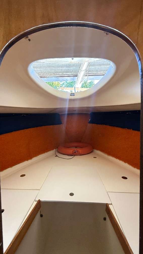 Vorschiffkoje der Sunbeam 22 mit Vorluke