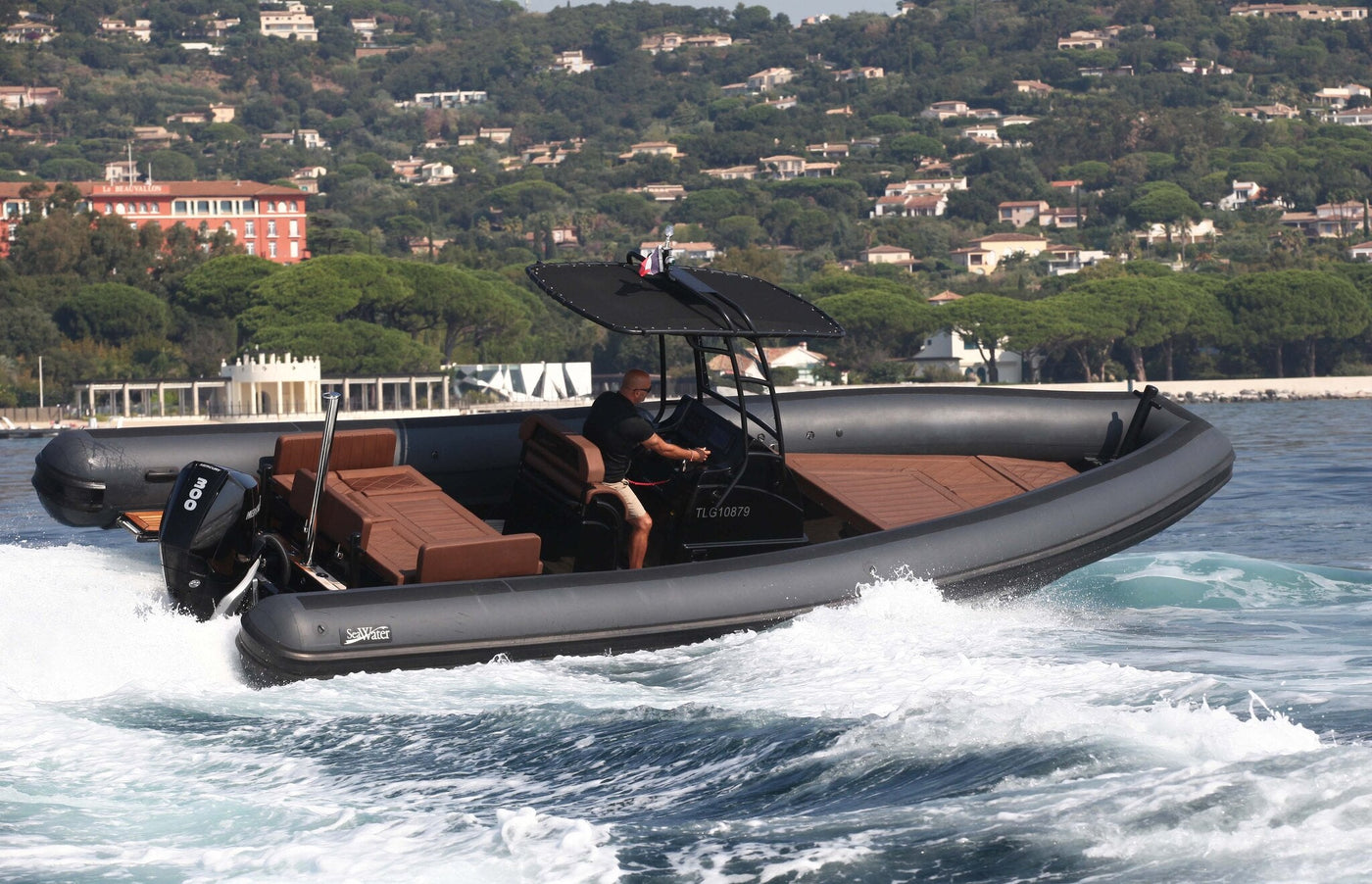 Sea Water Phantom 280 in Fahrt, Seitenansicht