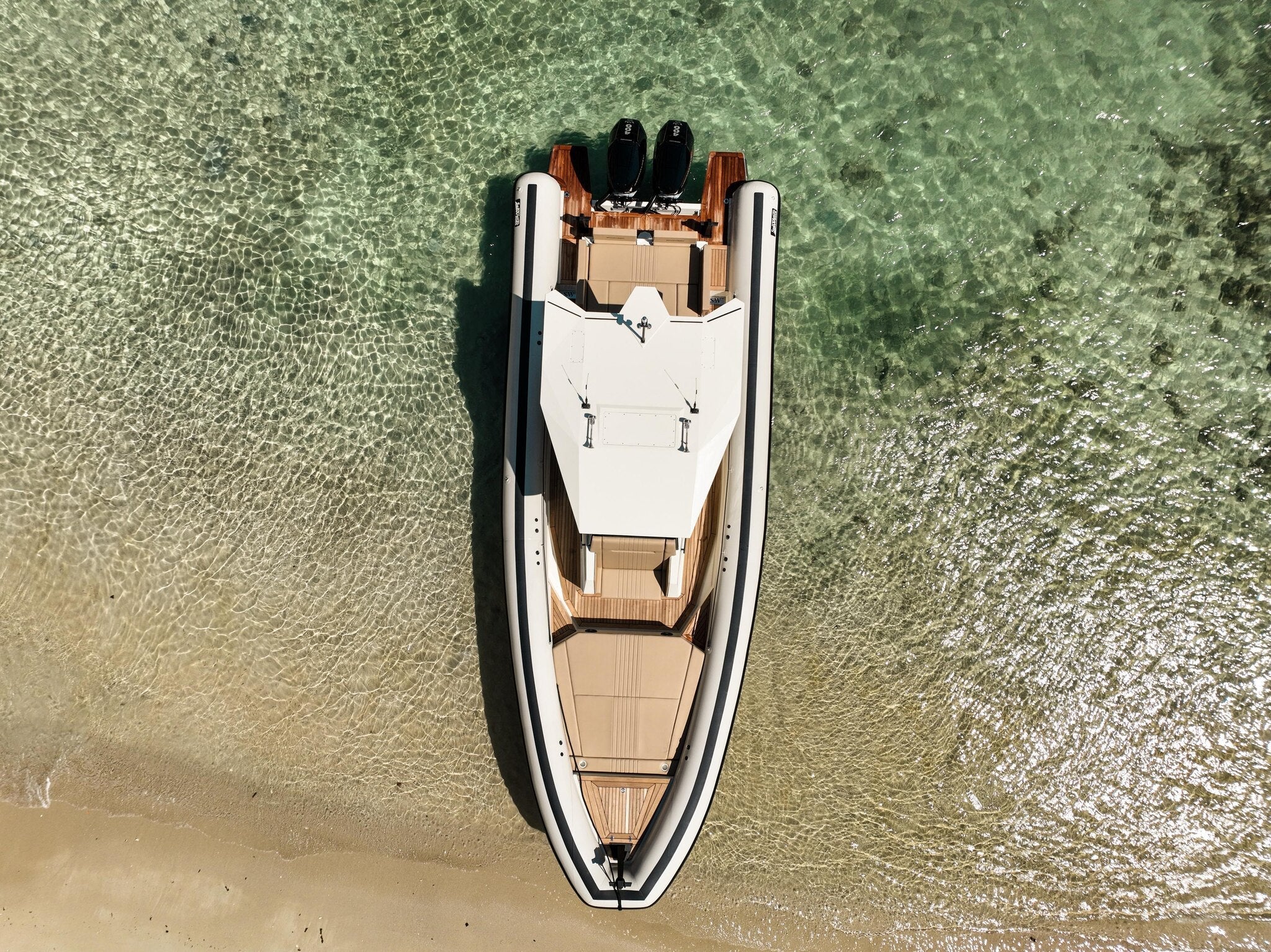 Deck des Sea Water Ghost 320 aus der Vogelperspektive